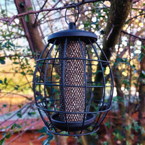 Twist & Release Squirrel Resistant Sunflower Hearts Feeder