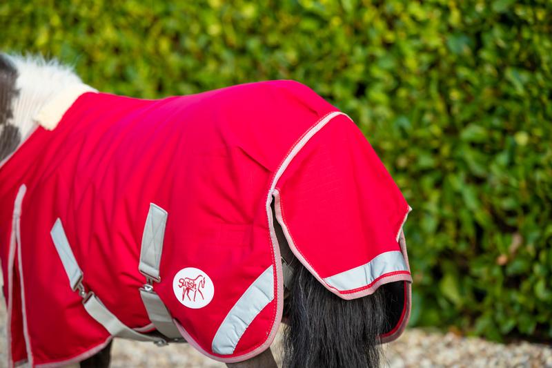 Swish Mini 200g Turnout Rug – Red