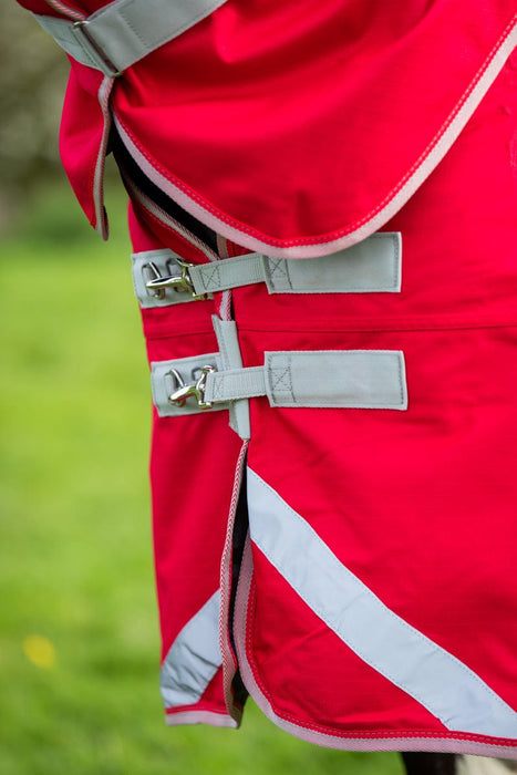 Swish Wide-Fit 200g Detachable-Neck Turnout Rug – Red
