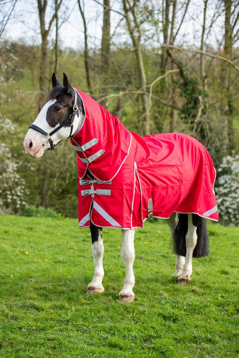 Swish Wide-Fit 200g Detachable-Neck Turnout Rug – Red