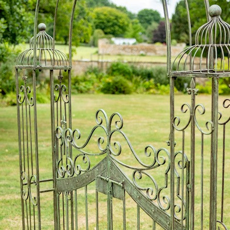 VINTAGE ARCH WITH GATES - GREEN RUSTY